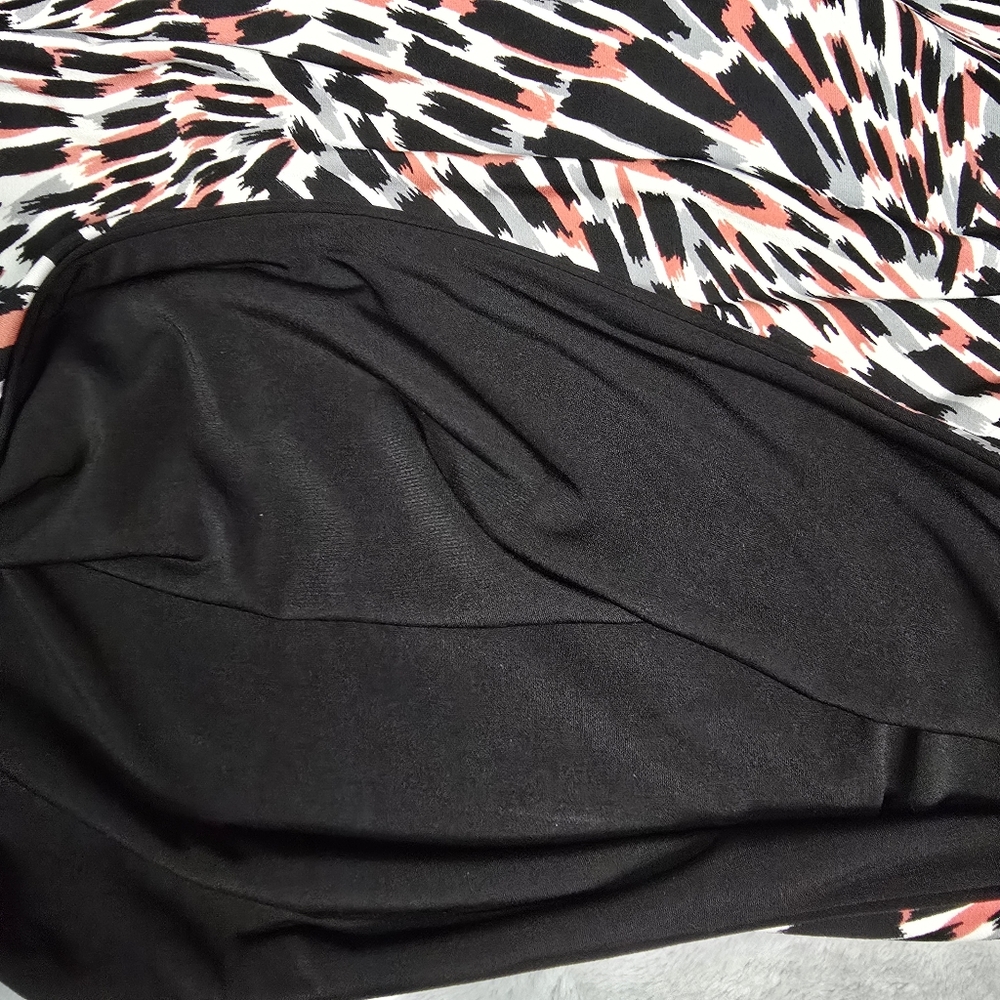 White House Black Market Black White Red Grey Patterned Womens Tank Top Small - Picture 6 of 10